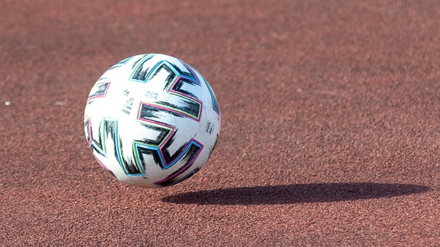 技惊四座，麦克托米奈开场3分钟为苏格兰打入一粒精彩的倒钩