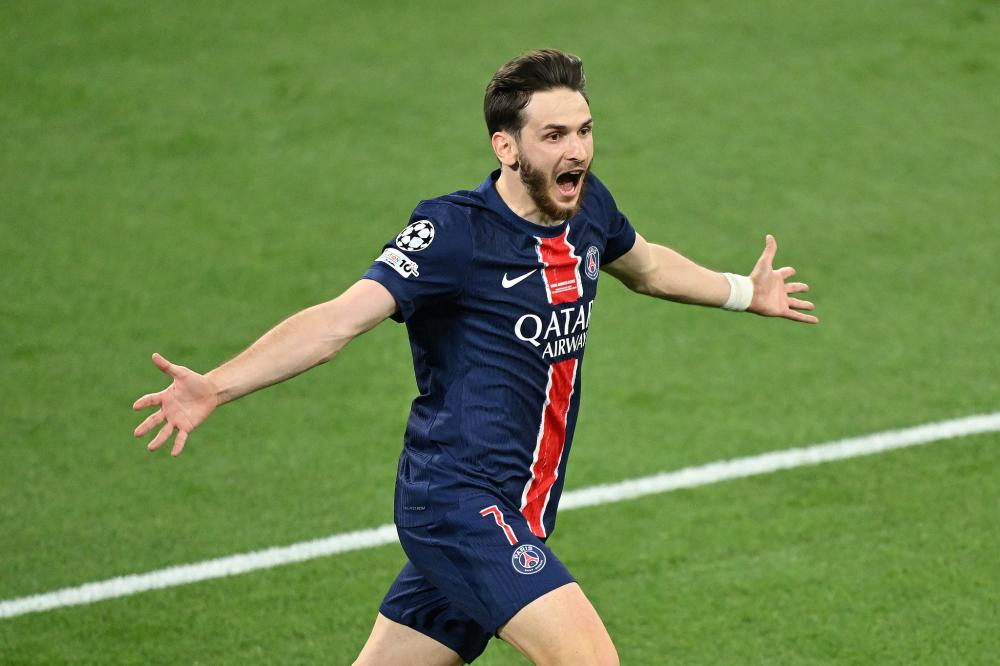 里弗斯：我们的区域联防和盯人防守都能更好，还要简化内线轮转